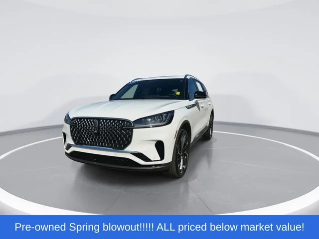 Used 2025 White Lincoln Reserve image 3