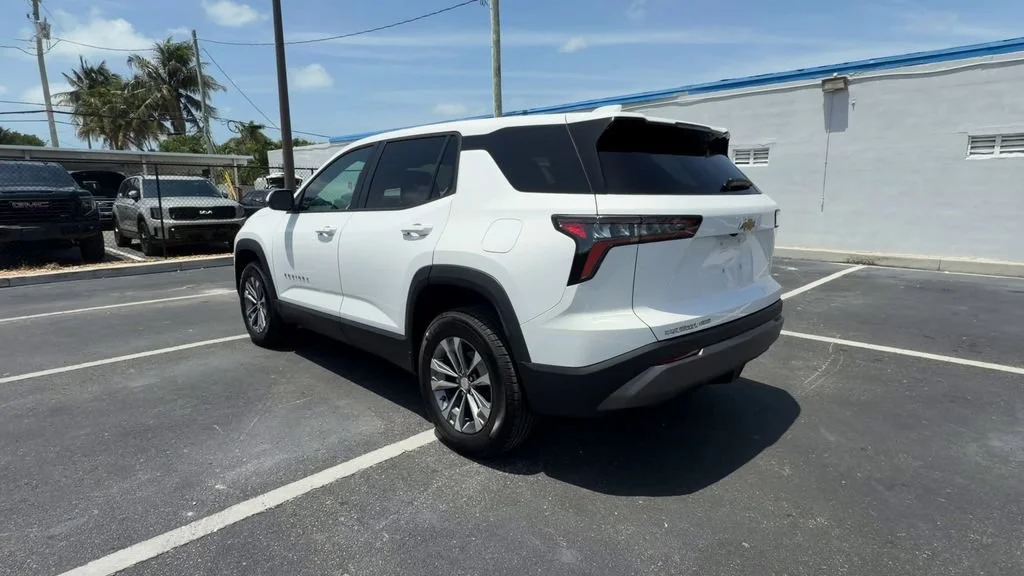 Used 2025 Summit White Chevrolet LT image 6