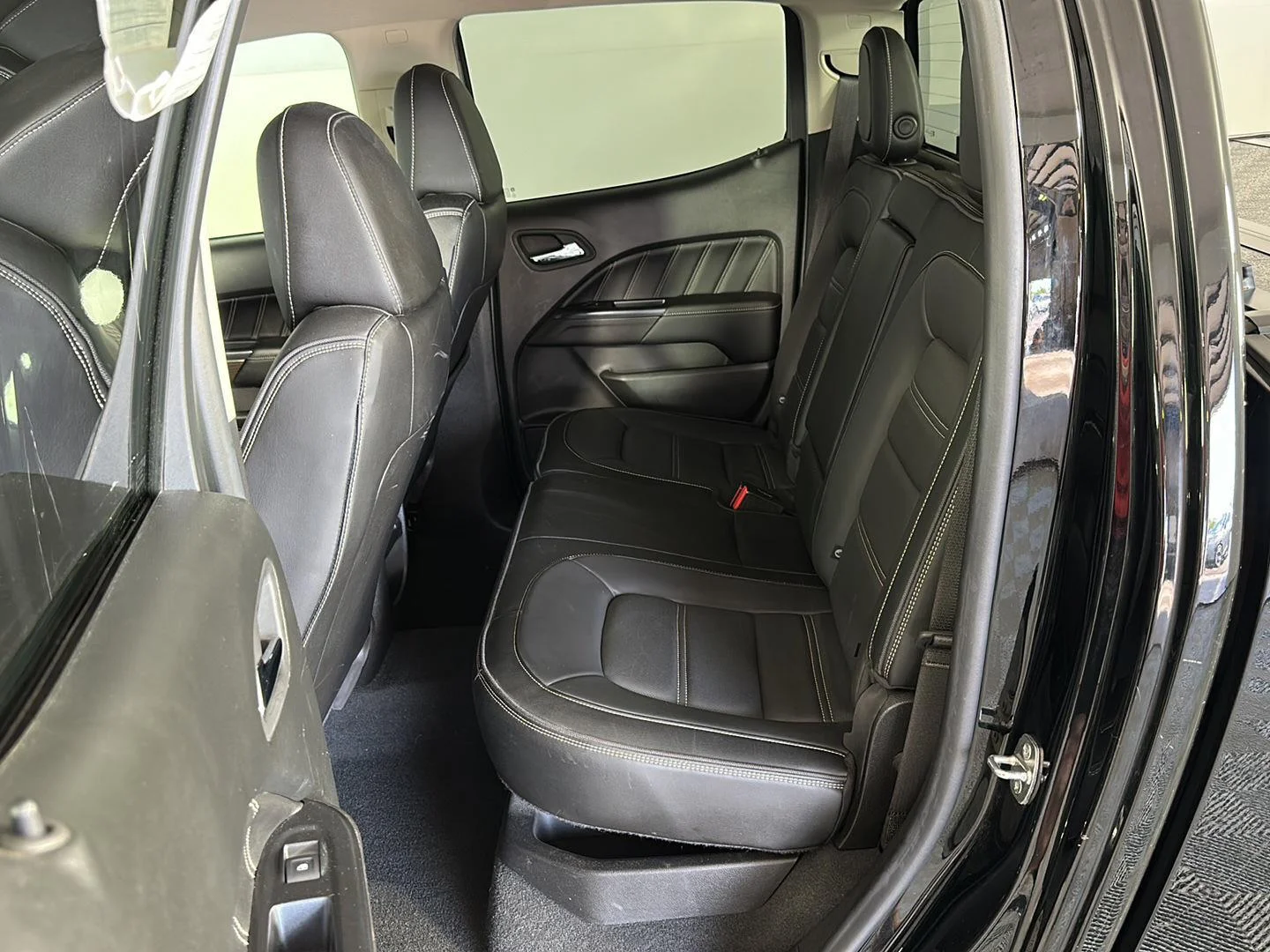 Used 2022 Onyx Black GMC 4WD Denali image 21