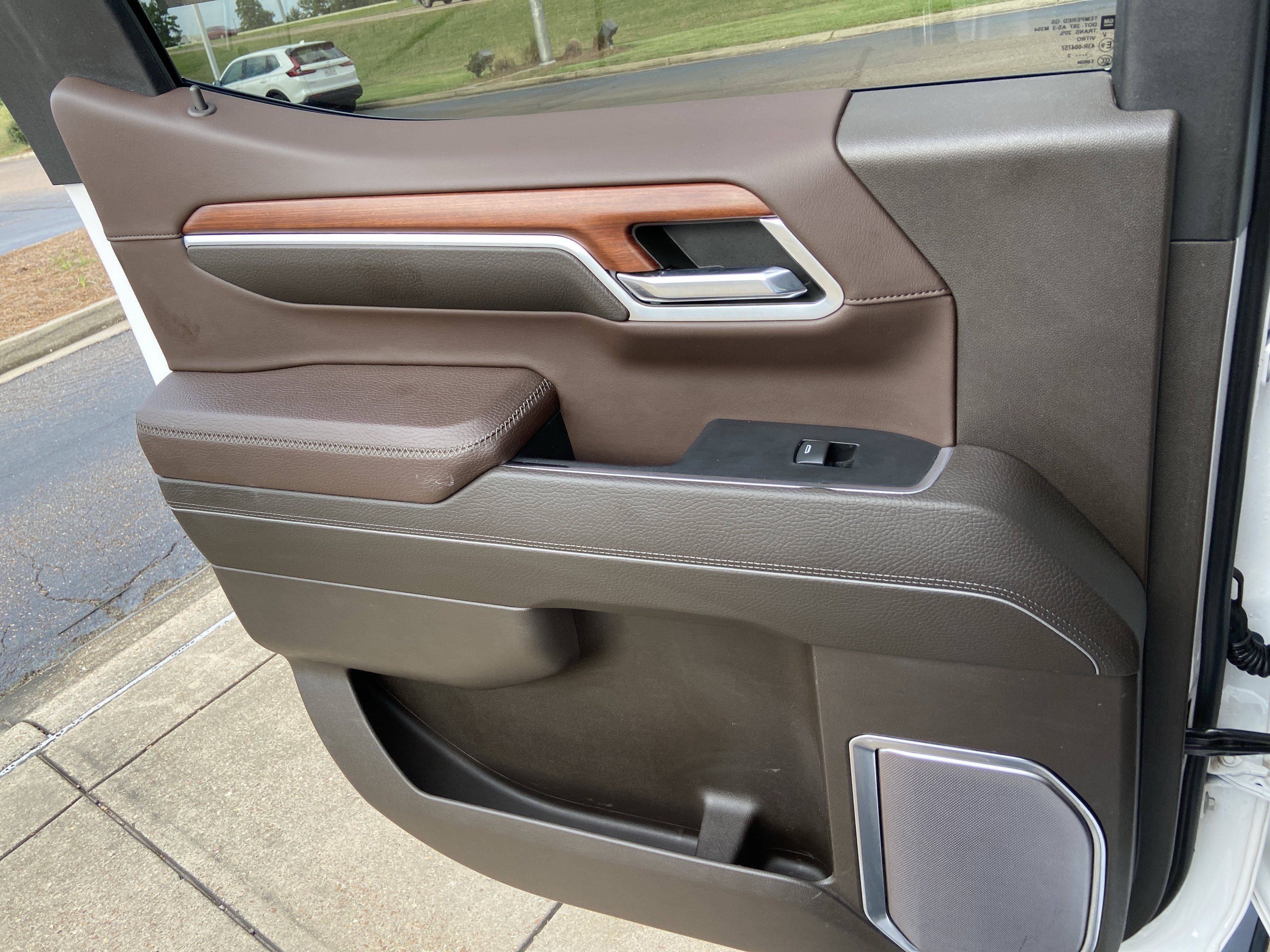 Used 2022 White Frost Tricoat GMC Denali image 50