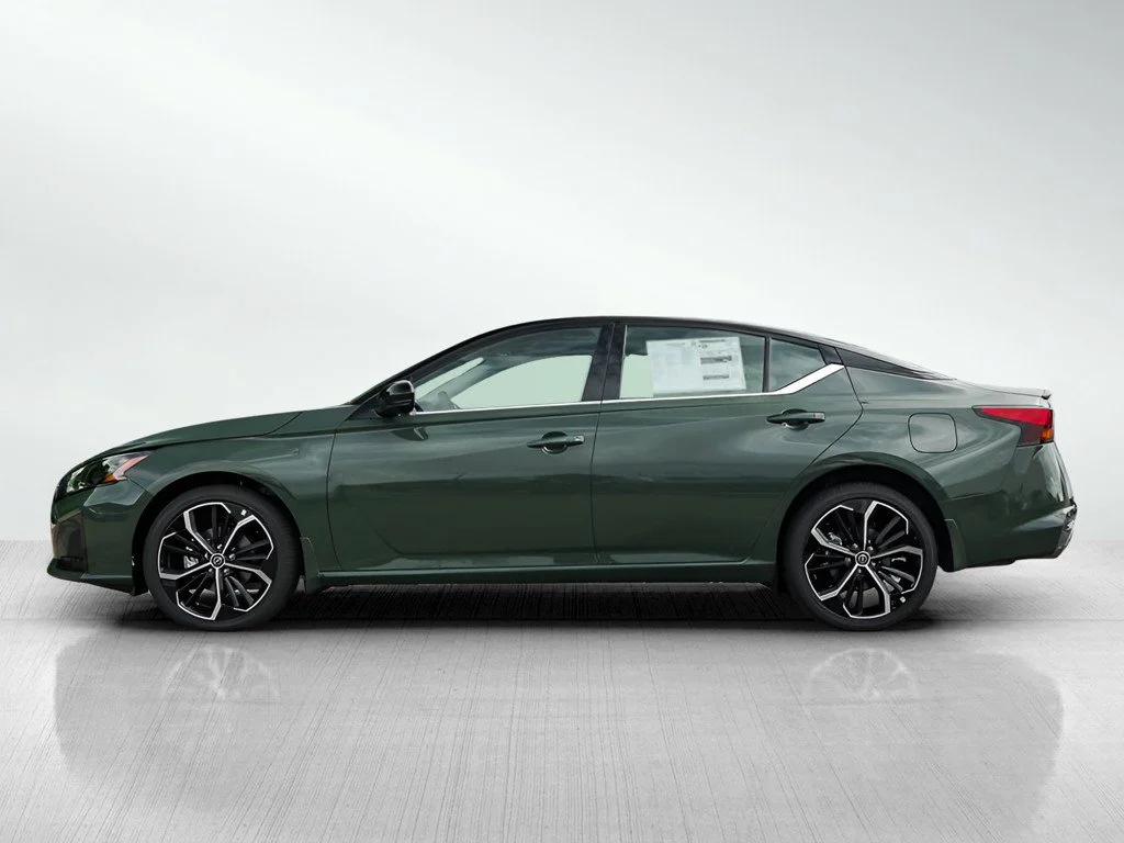 New 2026 Tactical Green Metallic / Super Black Two-tone Nissan 2.5 SR image 4
