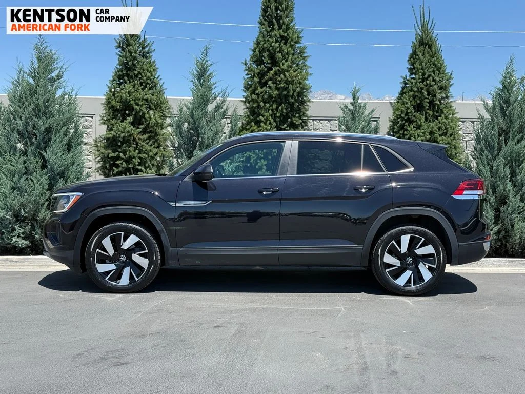 Used 2025 Black Volkswagen 2.0T SE w/Technology image 4