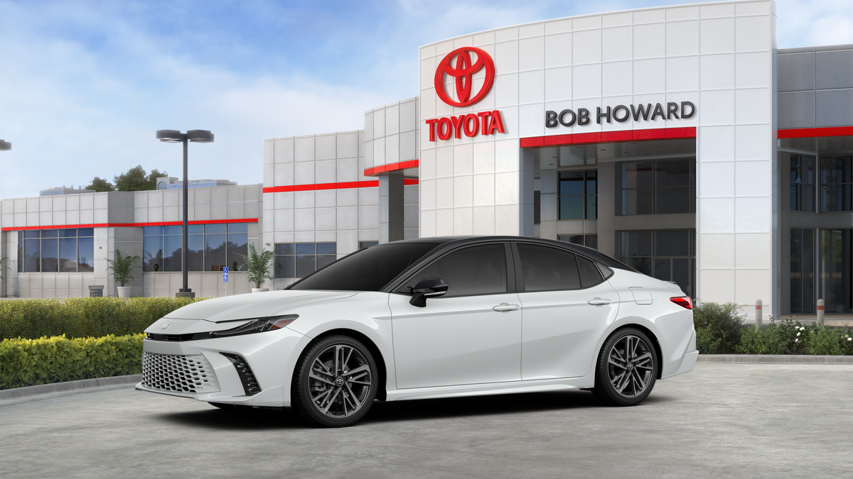 New 2026 Wind Chill Pearl with Midnight Black Metallic roof Toyota XSE image 2