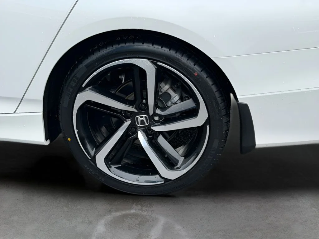 Used 2021  Honda Sport image 12