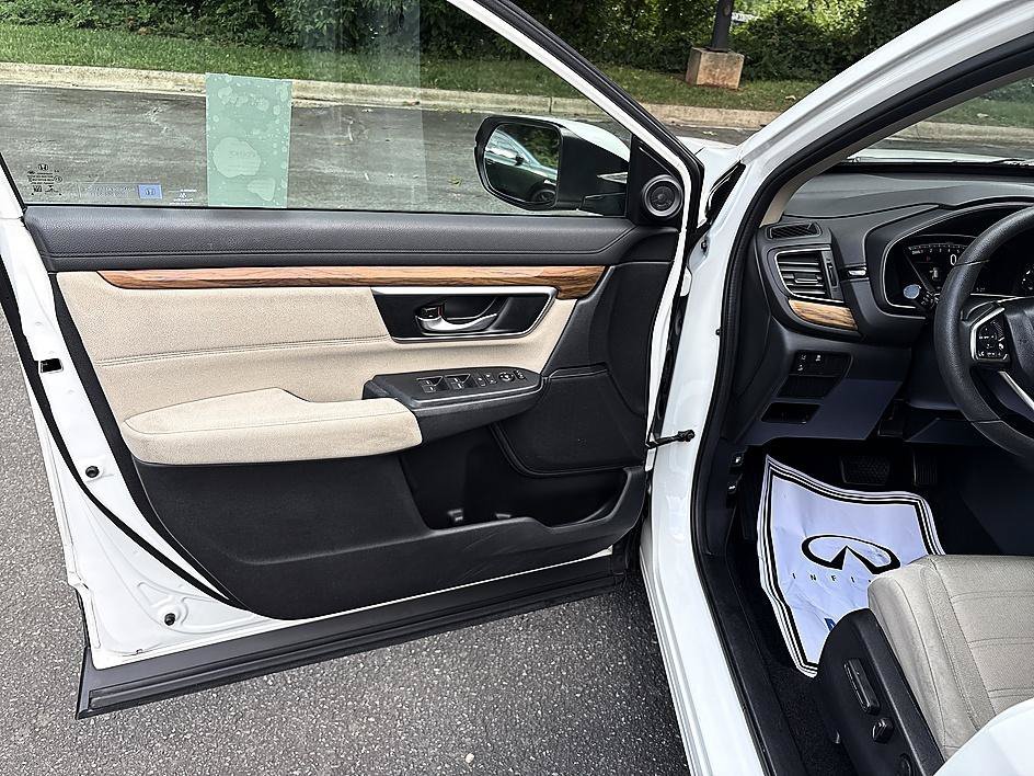 Used 2017 Diamond White Pearl Honda EX image 10