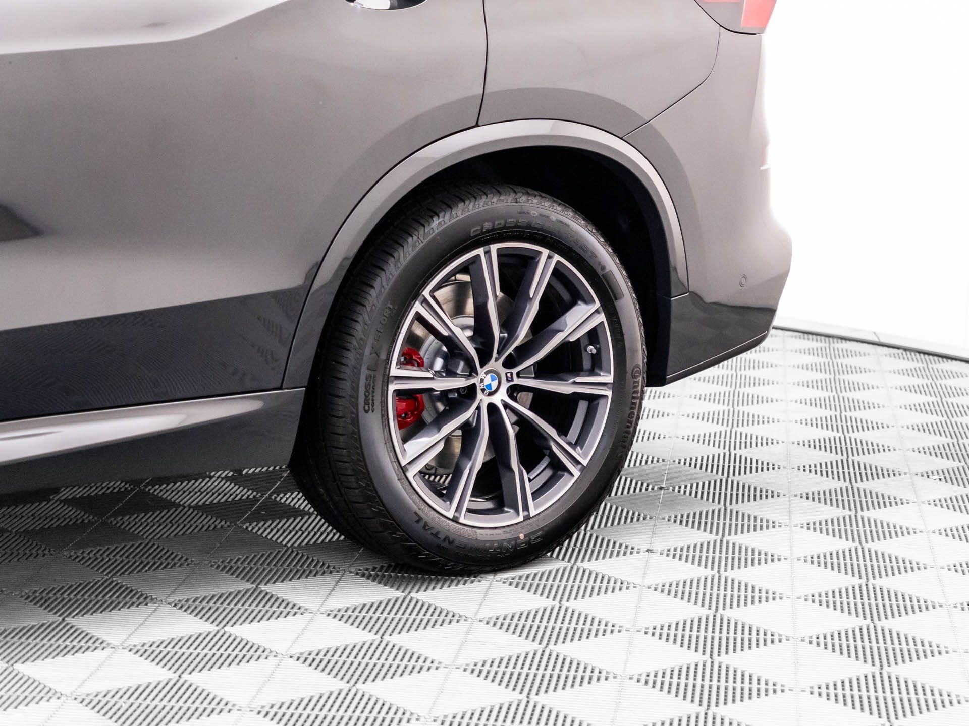 New 2026 Dravit Grey Metallic BMW xDrive50e image 36