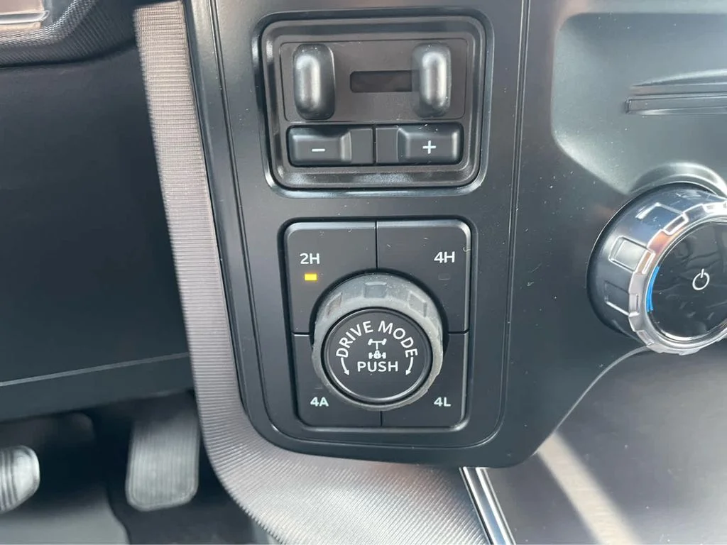New 2025 Space White Metallic Ford Platinum® image 25