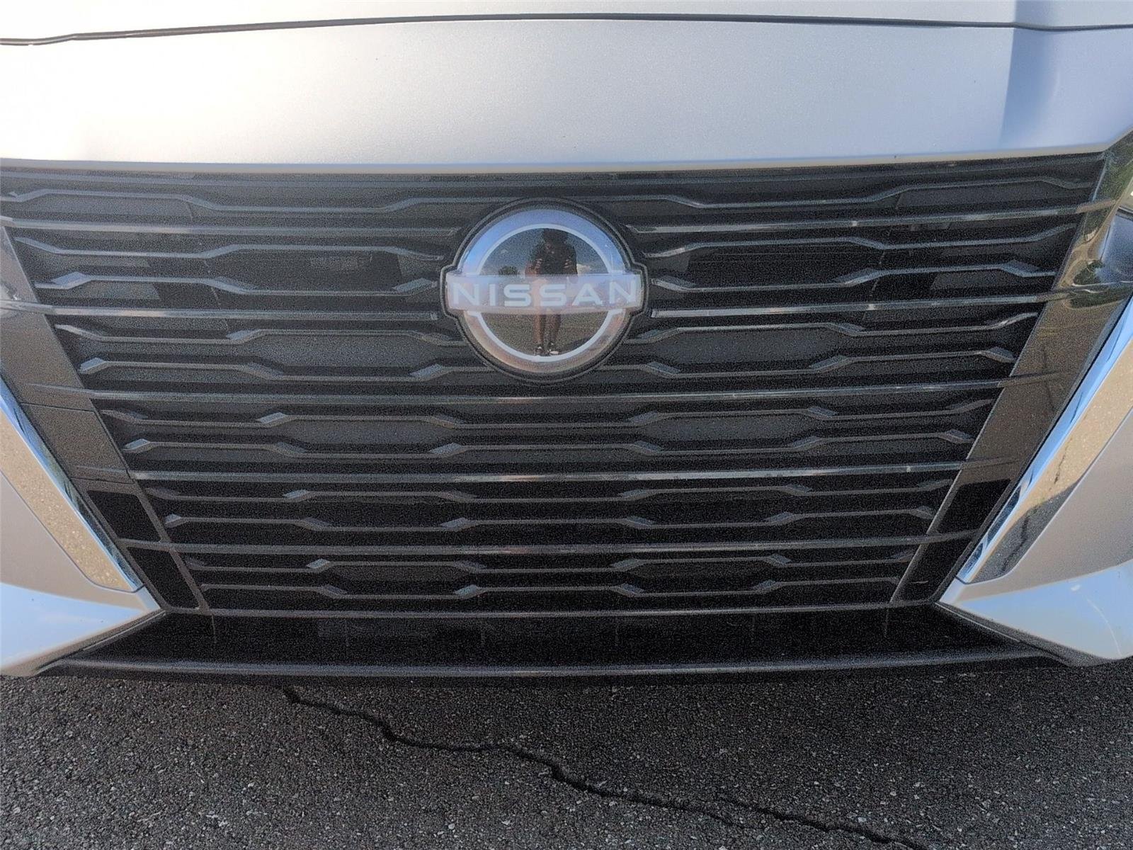 Used 2025  NISSAN SV image 14