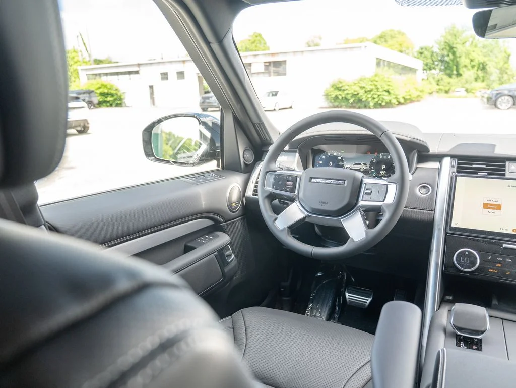 New 2026 Santorini Black Land Rover  image 17