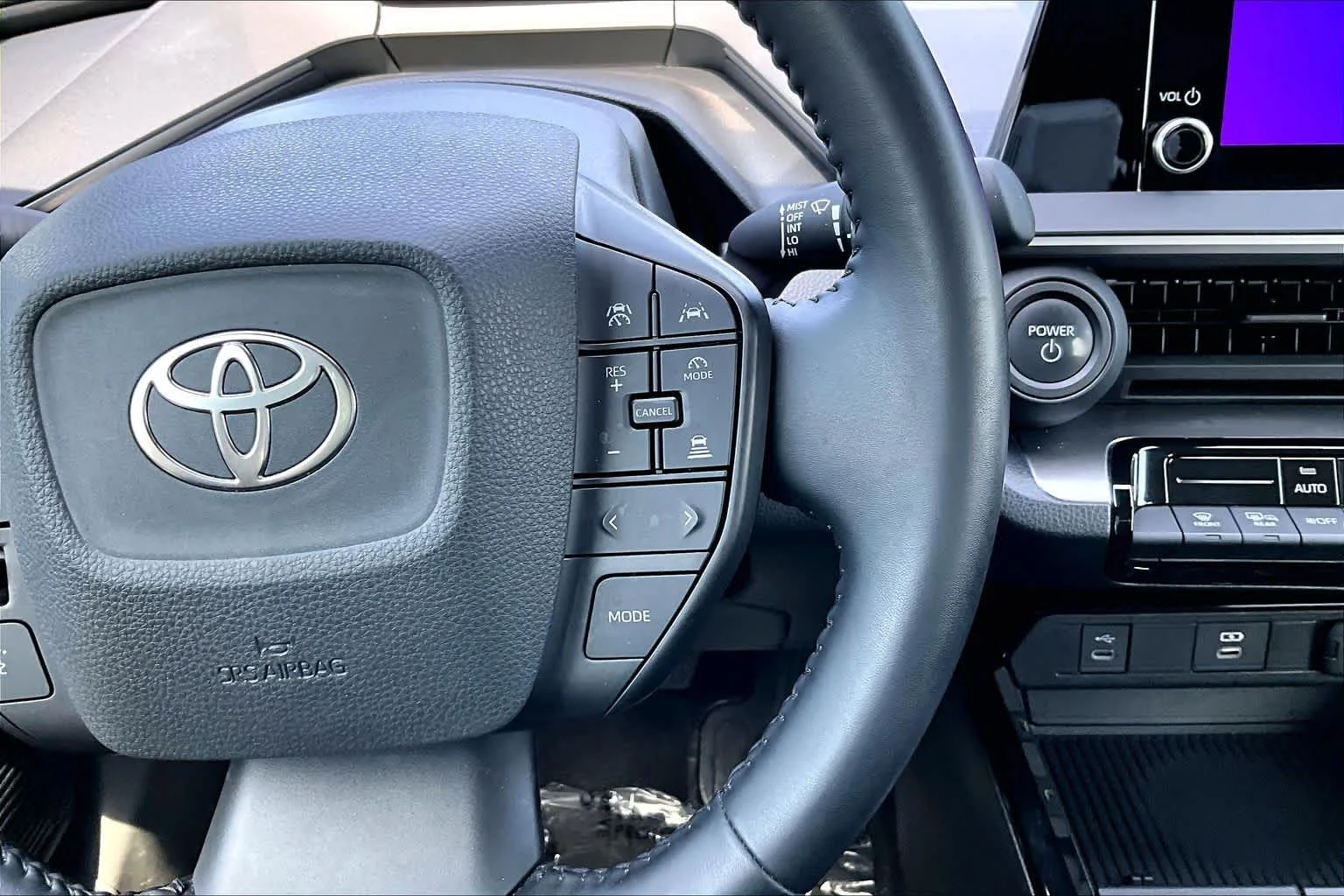 Used 2024 Wind Chill Pearl Toyota LE image 24