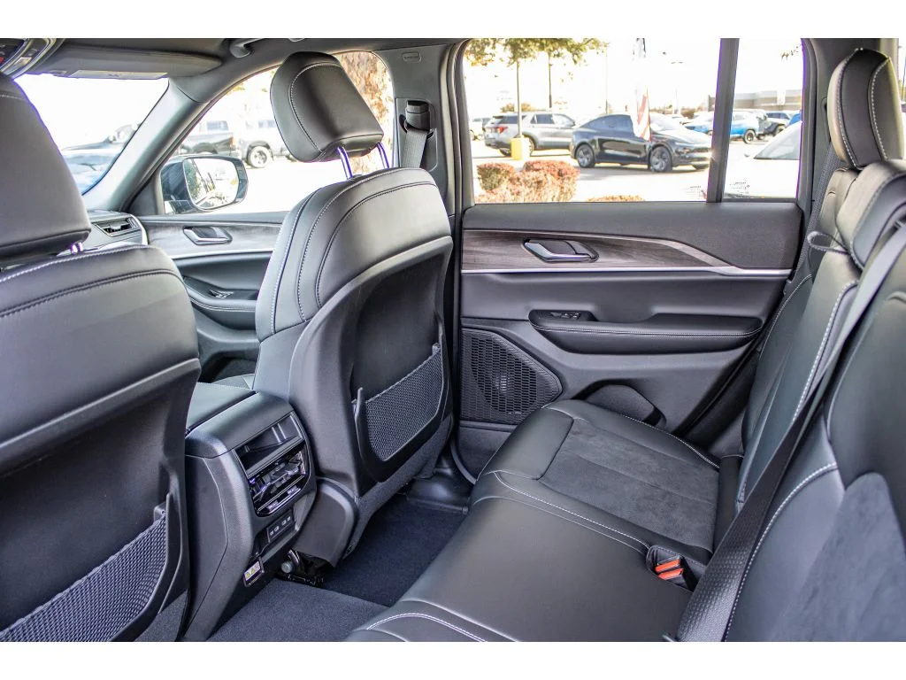 New 2026 Baltic Gray Metallic Clearcoat Jeep Laredo Altitude image 16