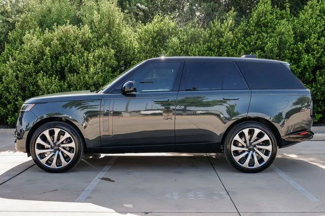 New 2026  Land Rover SE image 12