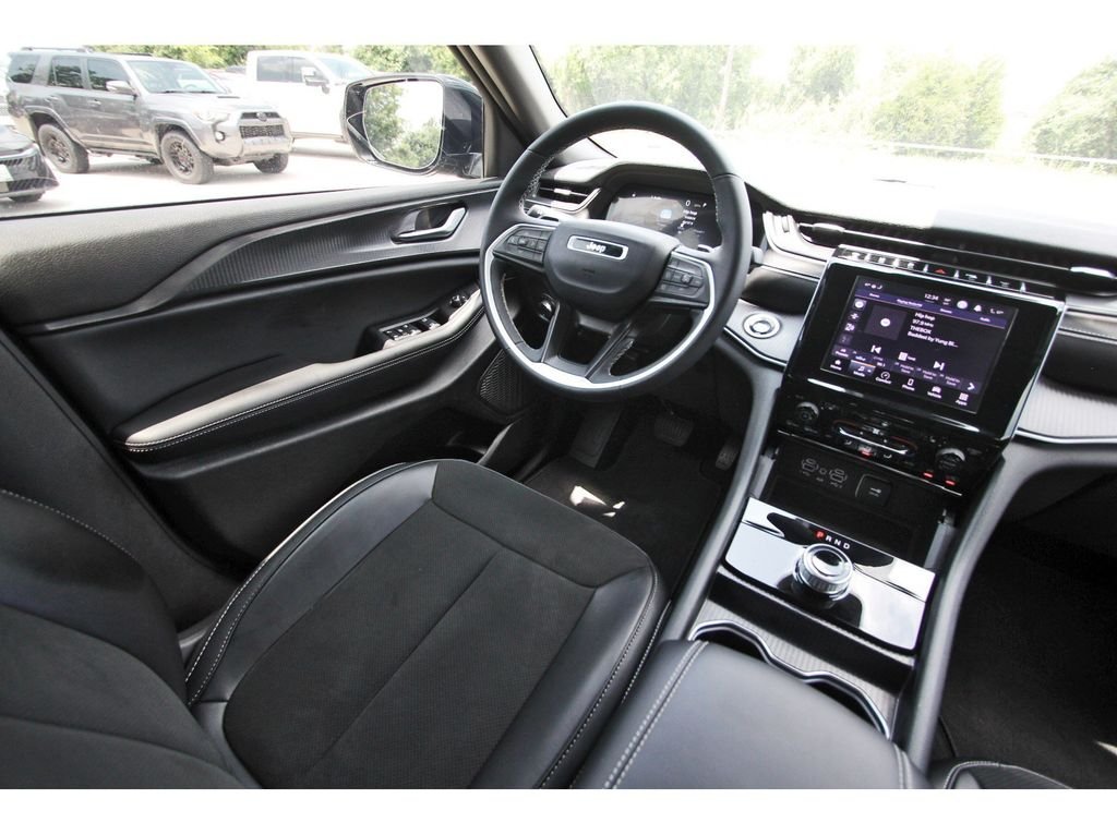 Used 2024 Gray Jeep Altitude X image 10