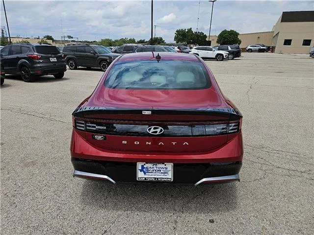 New 2025 Ultimate Red Hyundai SEL image 4