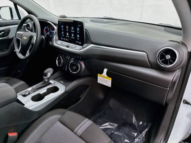 New 2026 Summit White Chevrolet 2LT image 30