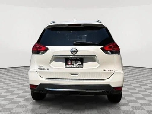 Used 2018 Pearl White Nissan SL image 4