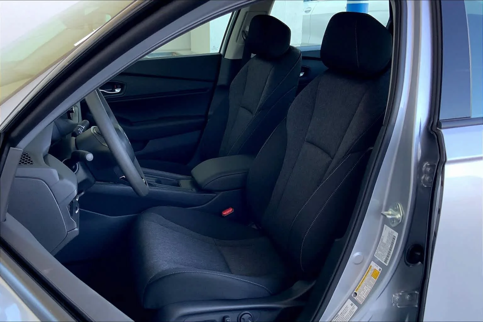 Used 2025 Solar Silver Metallic Honda SE image 8