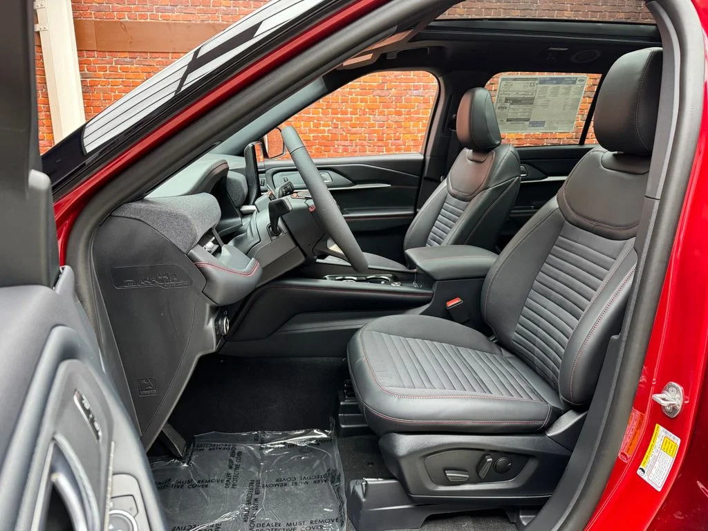 New 2026 Rapid Red Metallic Tinted Clearcoat Ford ST-Line image 25