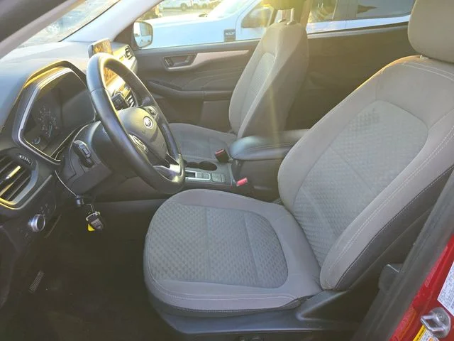 Used 2022 Red Metallic Ford SE image 3