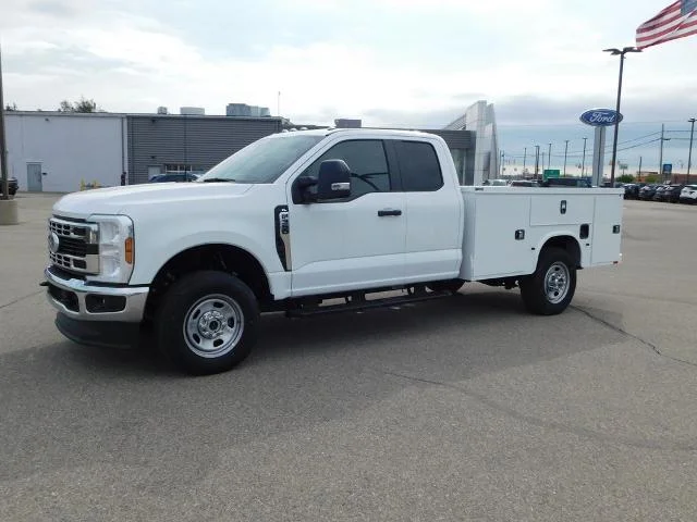 2025 Ford F-350 Super Duty Chassis Cab XL - Photo 43