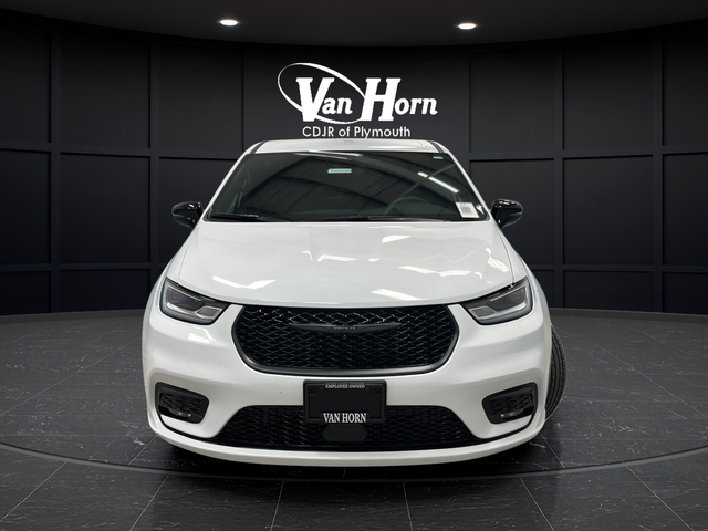 Used 2024 Chrysler Pacifica PHEV Select with VIN 2C4RC1S76RR104820 for sale in Plymouth, WI