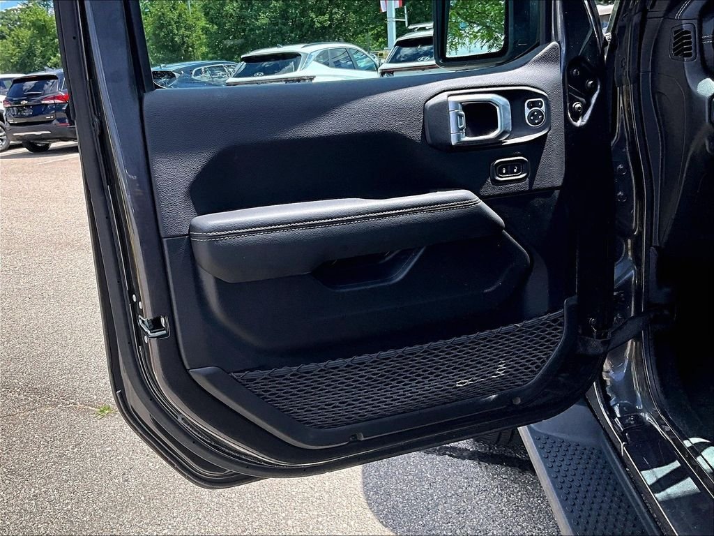 Used 2023 Gray Jeep Sahara 4xe image 9
