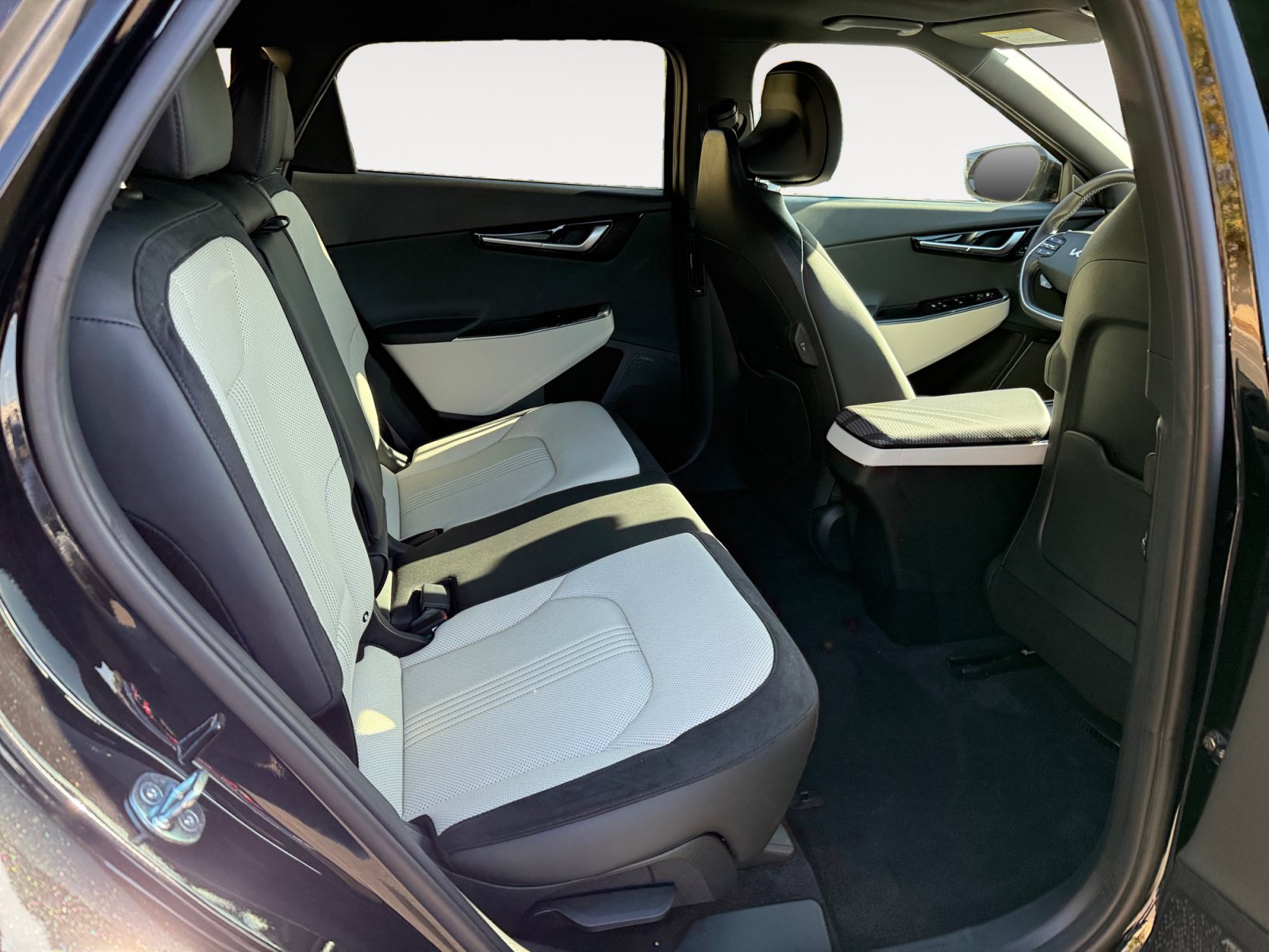 Used 2023 Aurora Black Kia GT-Line image 18