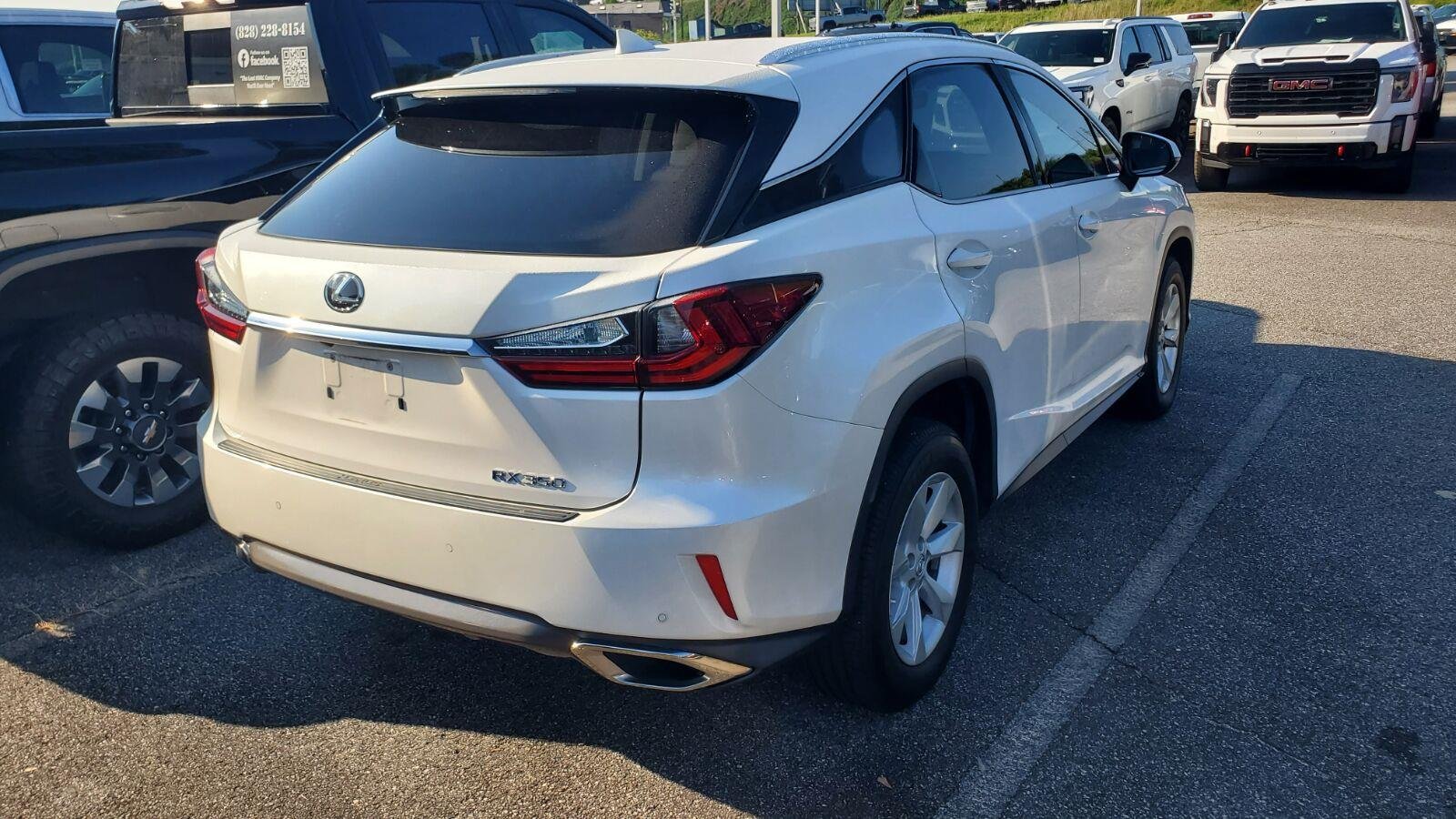 Used 2016 Eminent White Pearl Lexus FWD 4dr image 9