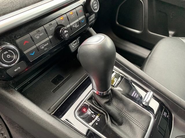 Used 2022 Black Jeep Latitude Lux image 21