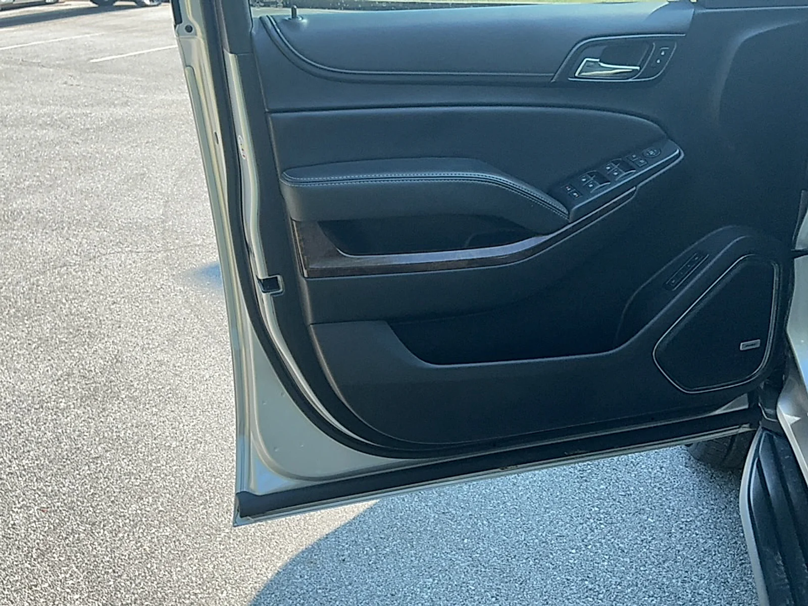Used 2019 Silver Ice Metallic Chevrolet LT image 6