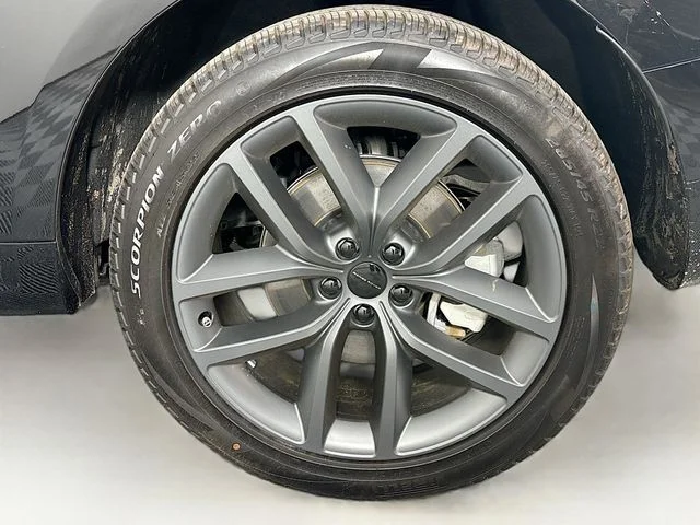 New 2026 Black Land Rover Dynamic SE image 28