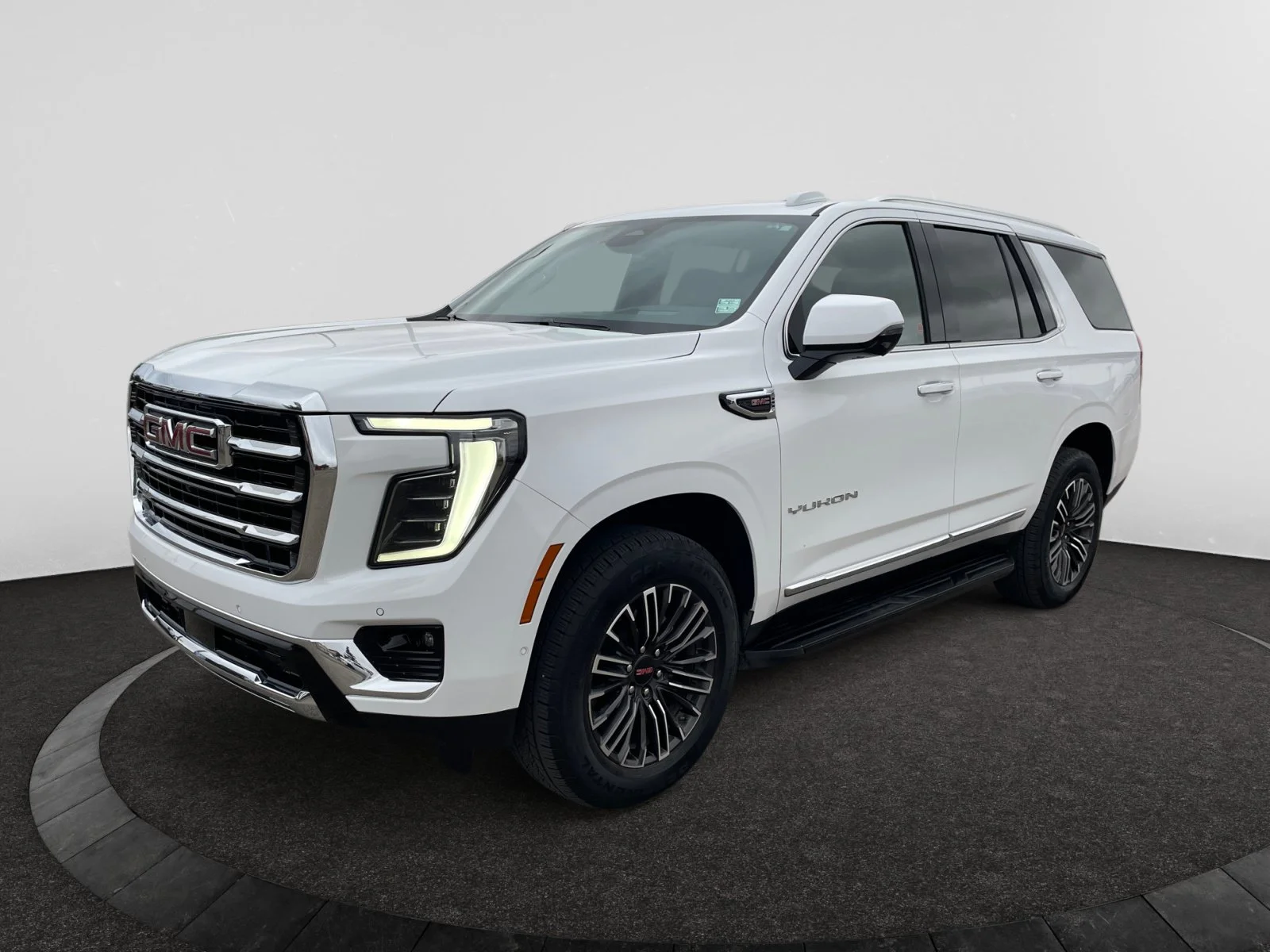Used 2026 Summit White GMC Elevation 4WD Leather Sunroof Super Cruise Rear Media image 1