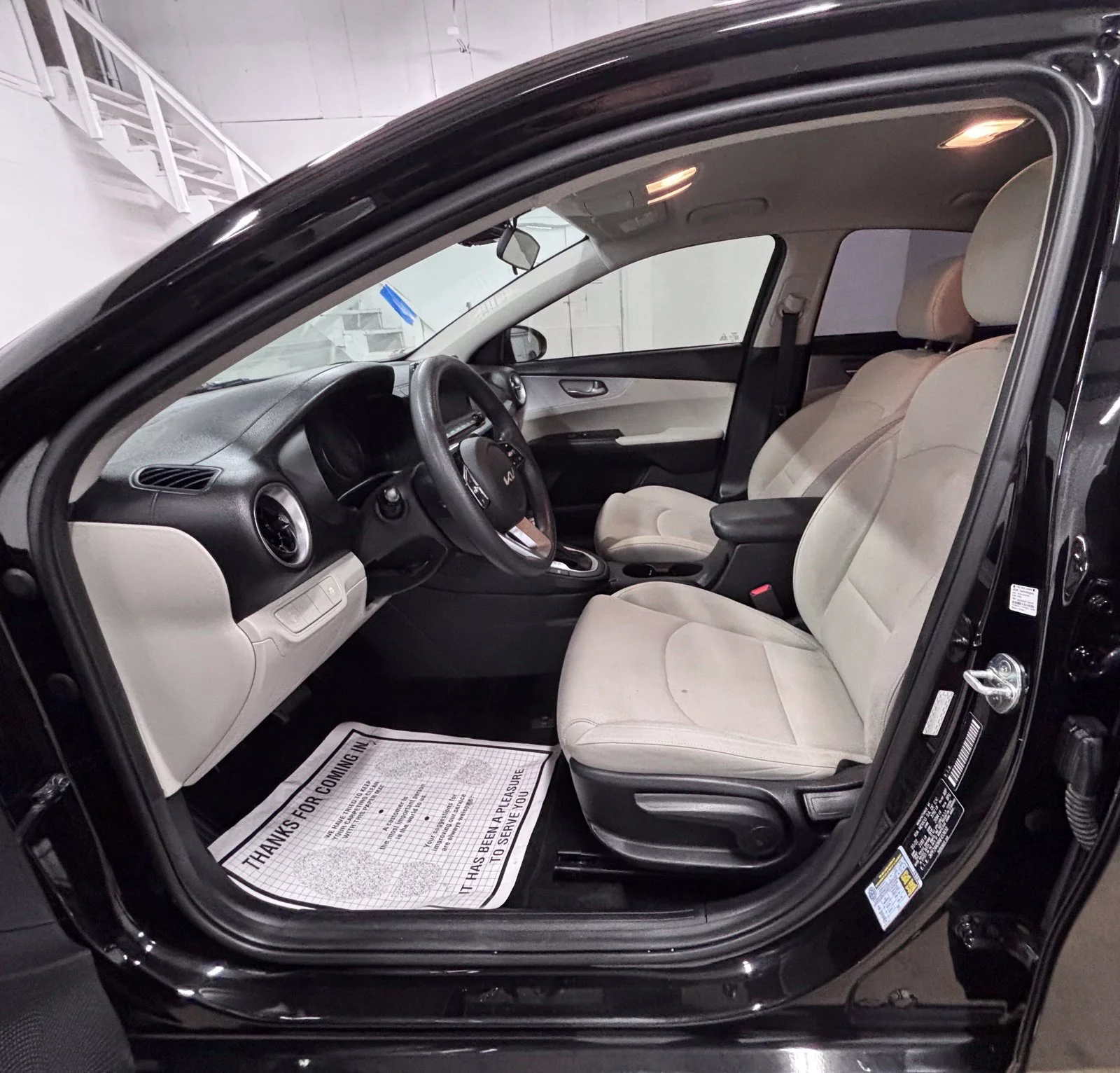Used 2022 Black Kia LXS image 22