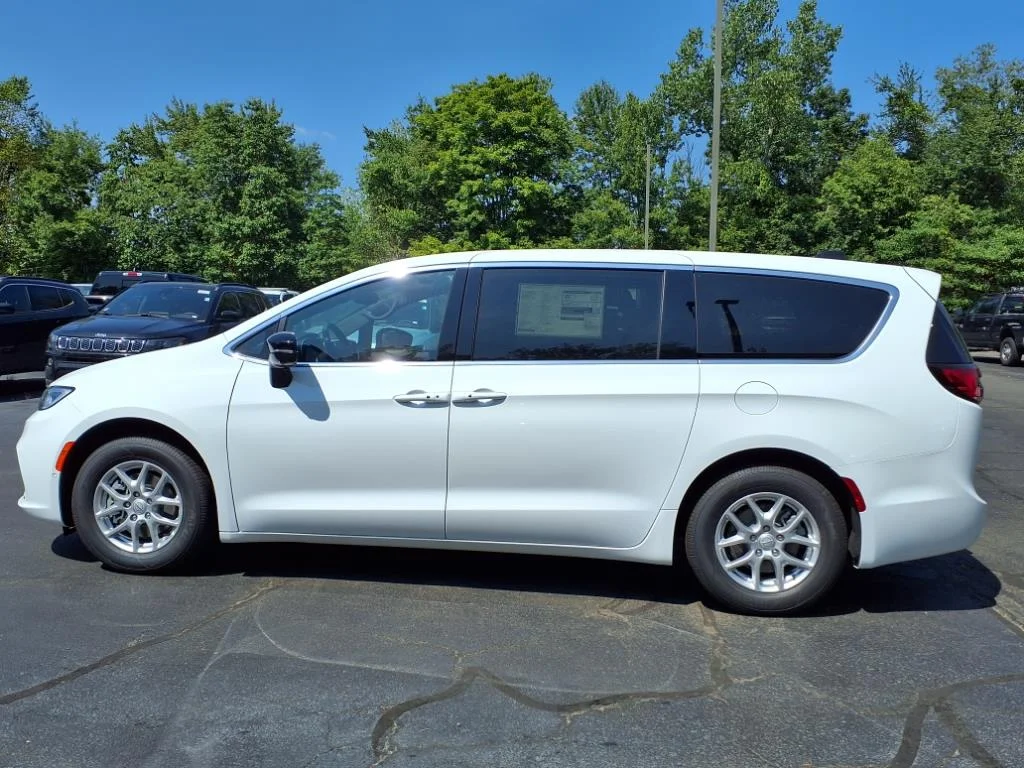 2026 Chrysler Pacifica Select - Photo 6