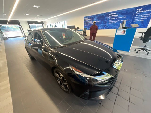 Used 2023 Phantom Black Hyundai SEL image 1