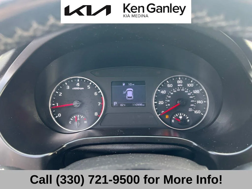 Used 2021 White Kia S image 32