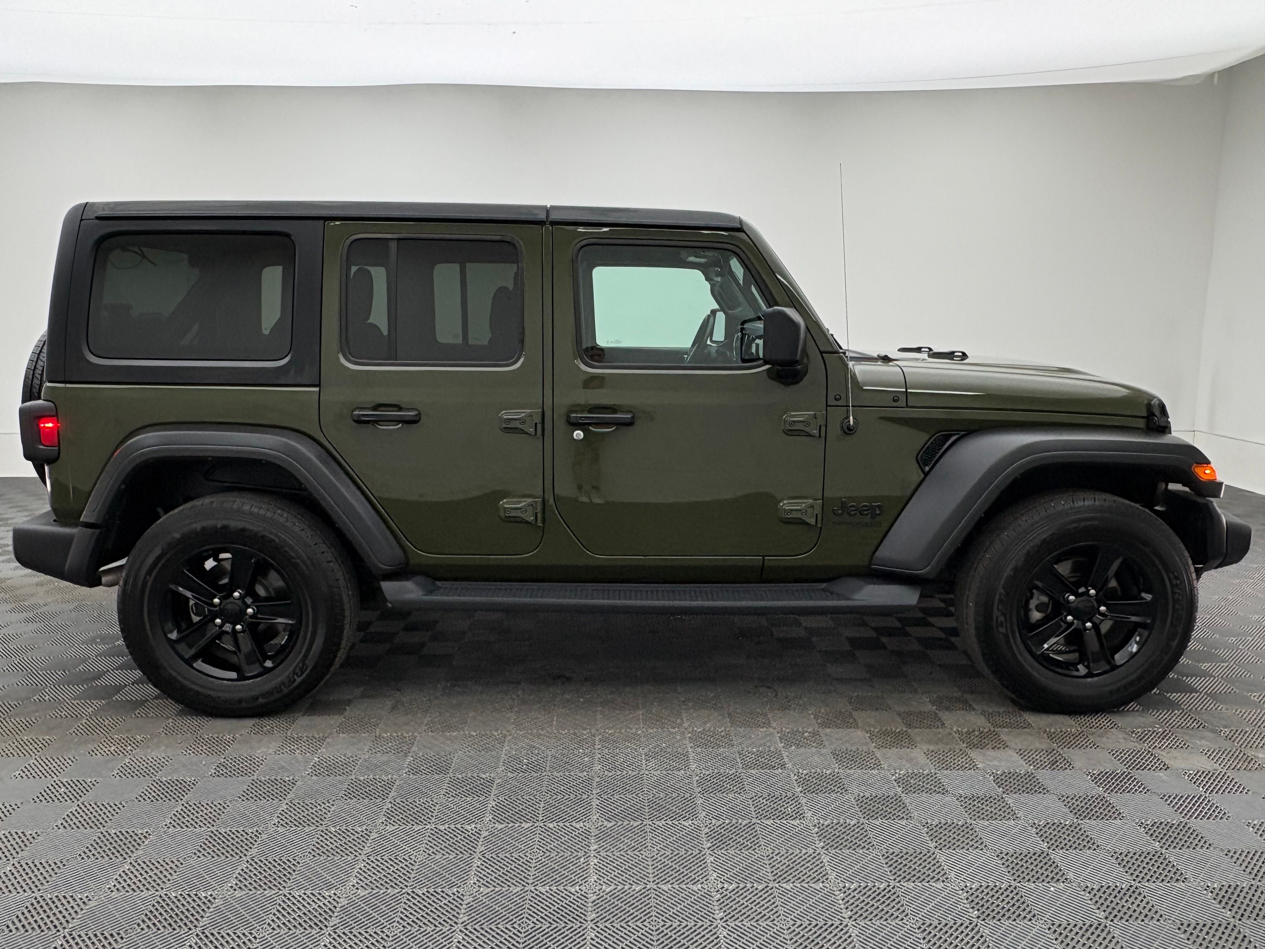 Used 2022 Sarge Green Clearcoat Jeep Unlimited Sport Altitude image 6