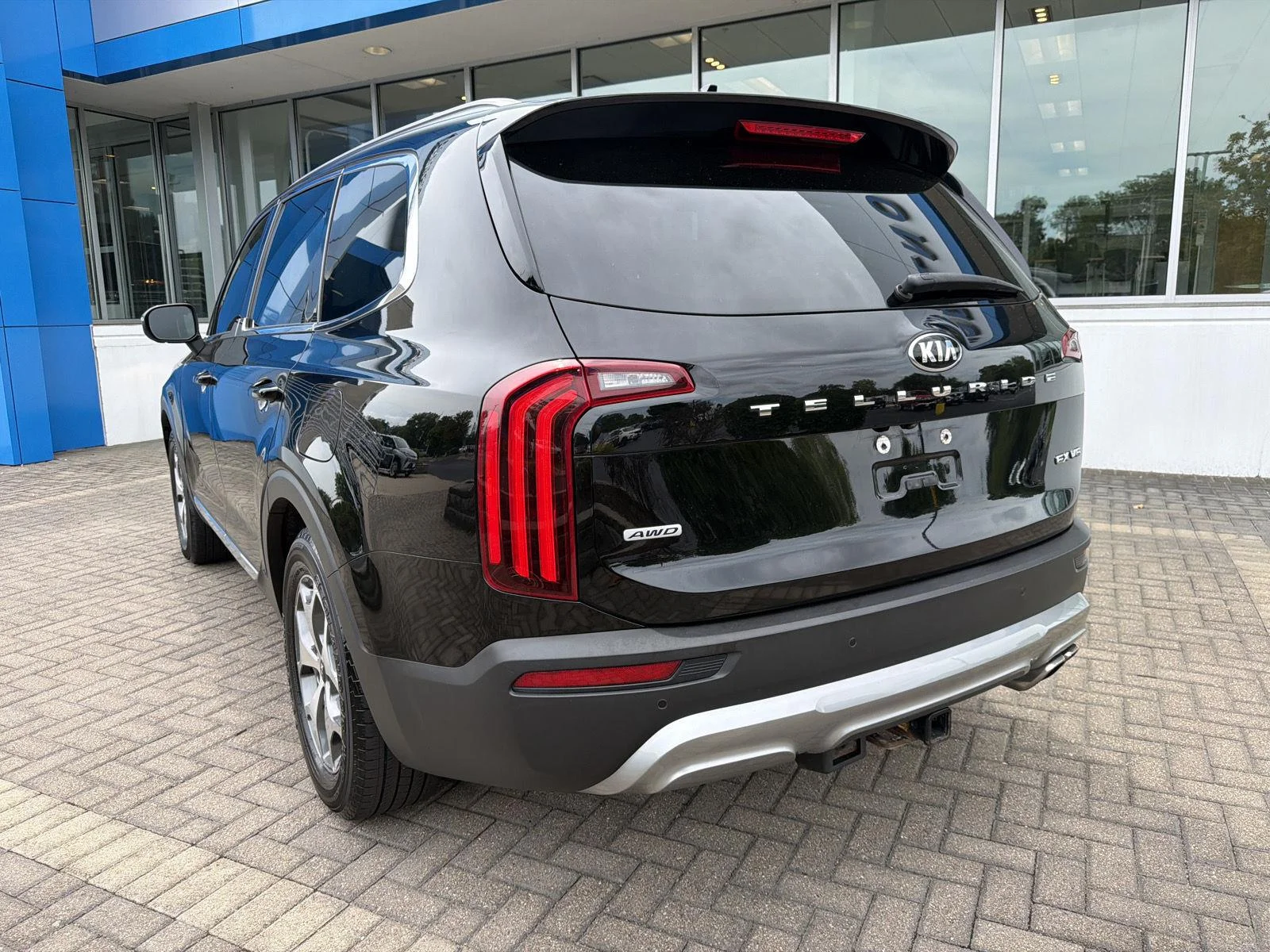 Used 2020 Ebony Black Kia EX image 3