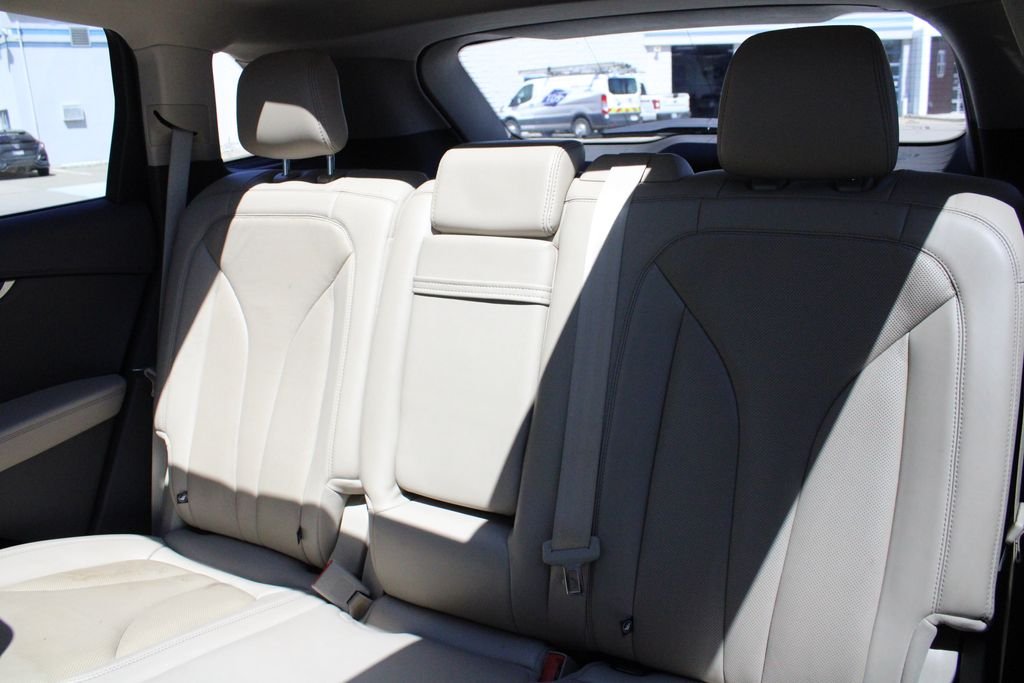 Used 2023 Pearl Metallic Lincoln Reserve image 23