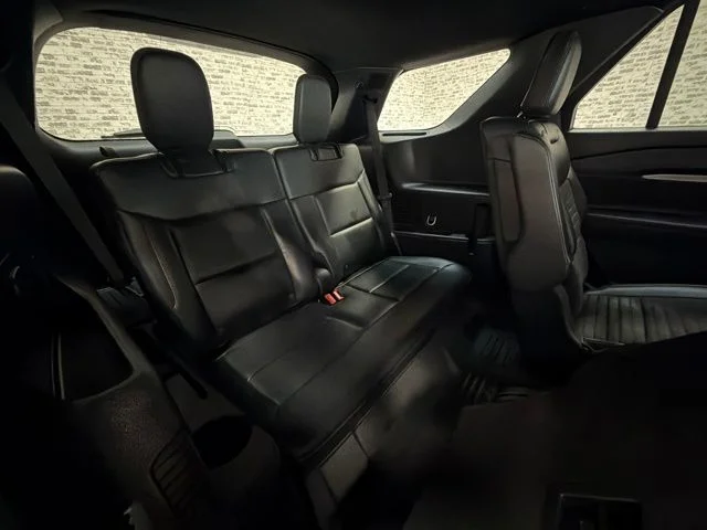 Used 2025 Agate Black Metallic Ford ST-Line image 13