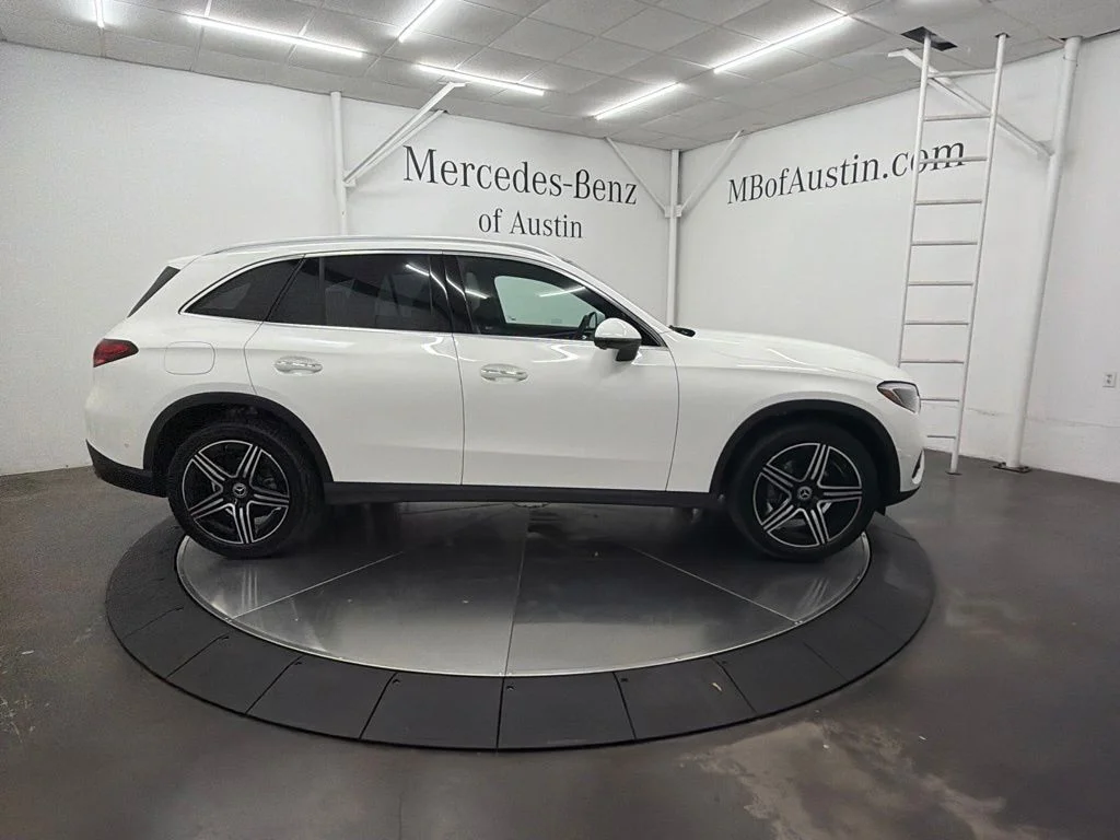 New 2027 White Mercedes-Benz GLC 300 image 8