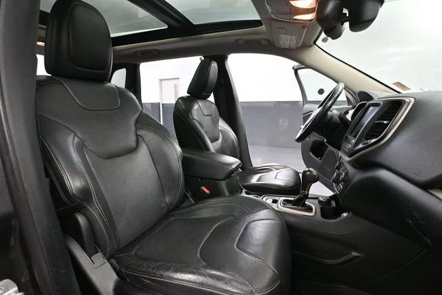 Used 2015 Gray Jeep Limited image 49