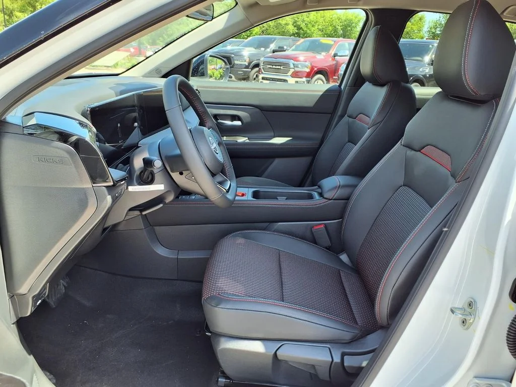 New 2026 Aspen White TriCoat / Super Black Two-tone Nissan SR image 7