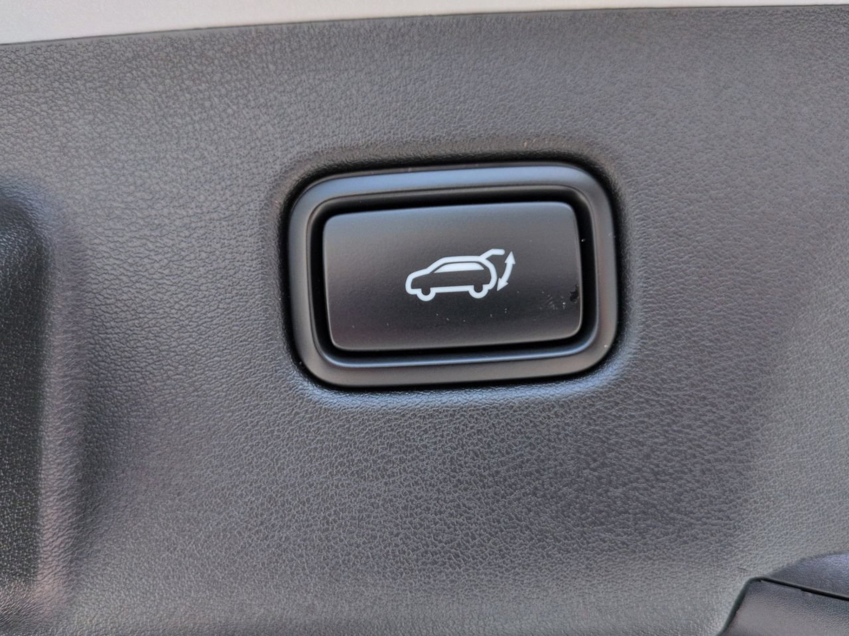 Certified Used 2025 Wolf Gray Kia GT-Line image 11