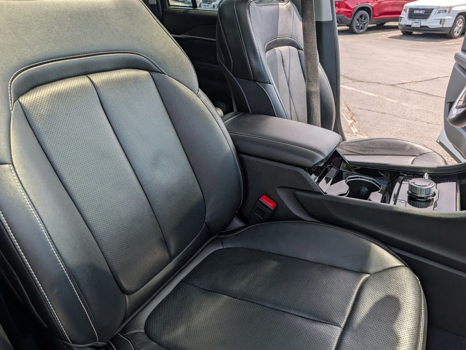 Used 2022 White Jeep 4xe image 27