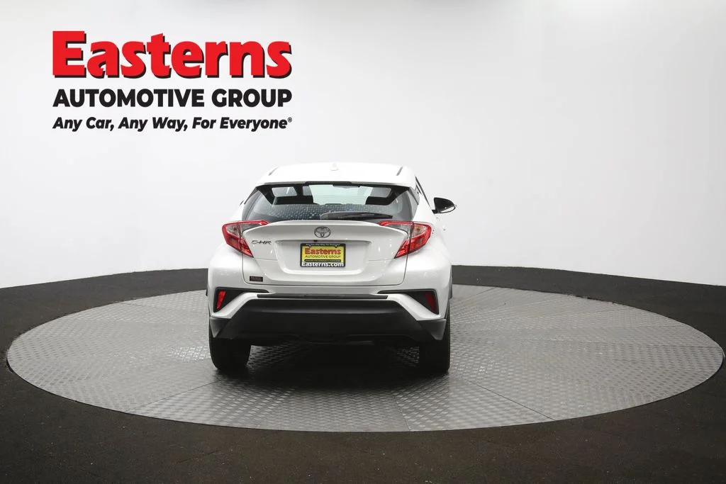 Used 2018 White Toyota XLE Premium image 37