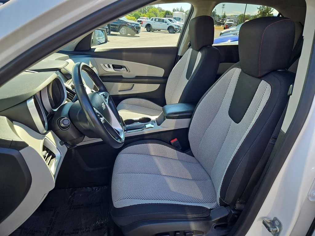 Used 2016 Iridescent Pearl Tricoat Chevrolet LT image 21