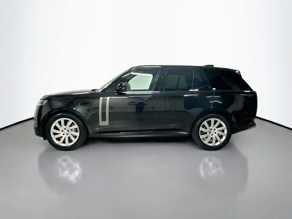 Used 2024 Santorini Black Metallic Land Rover SE image 2