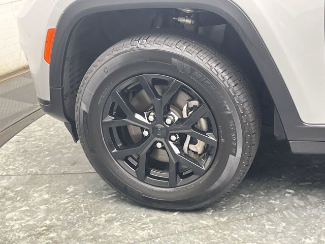 Used 2025 Silver Zynith Jeep Altitude X image 7