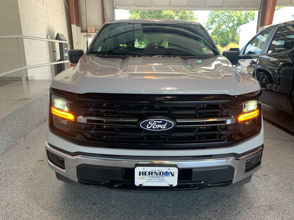 Used 2025  Ford XLT image 2
